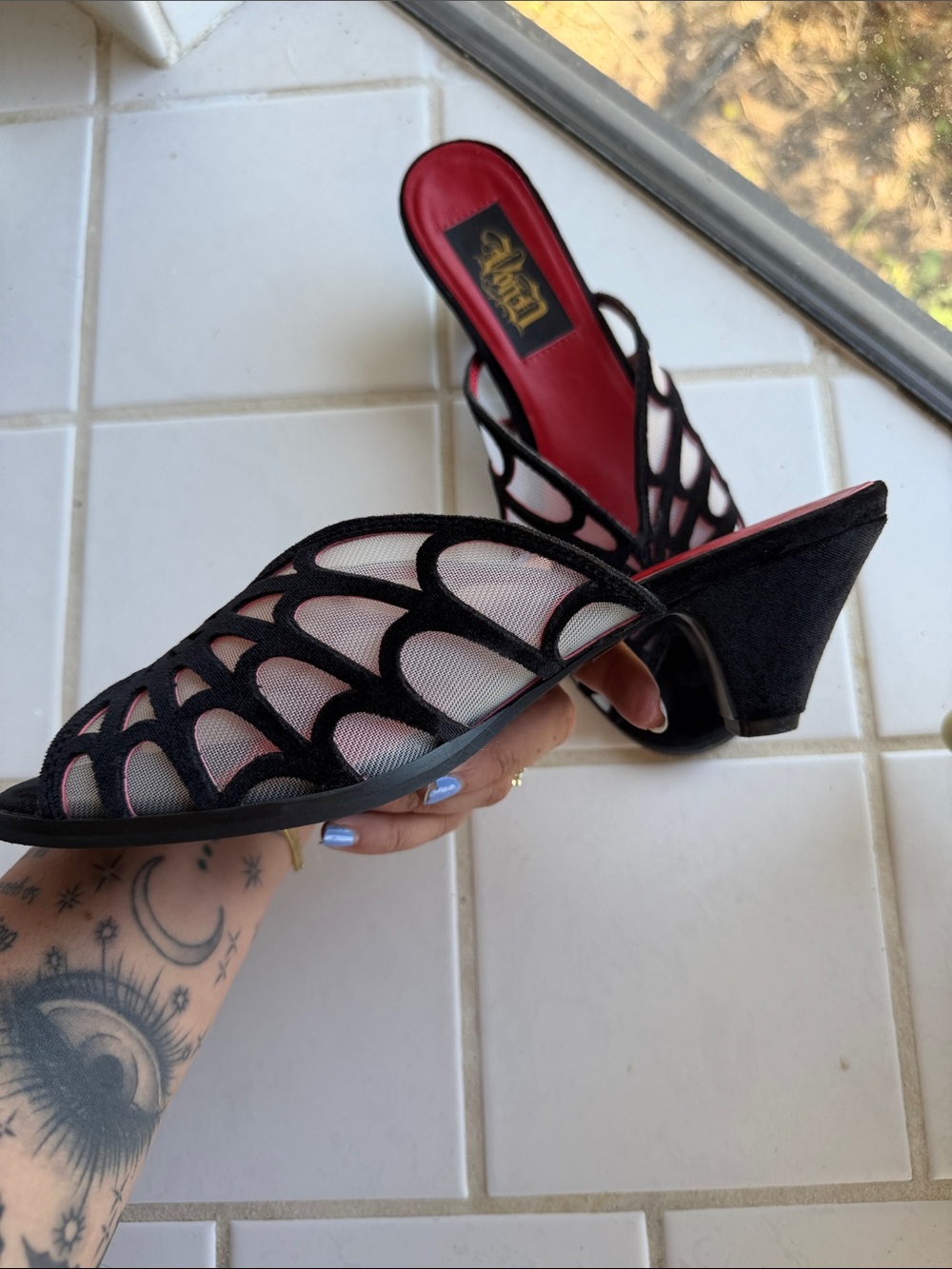 ✨RARE WITH BOX✨ Adele Black spider web Mesh Cutout Slide Mules with Red Insole - Picture 3 of 12